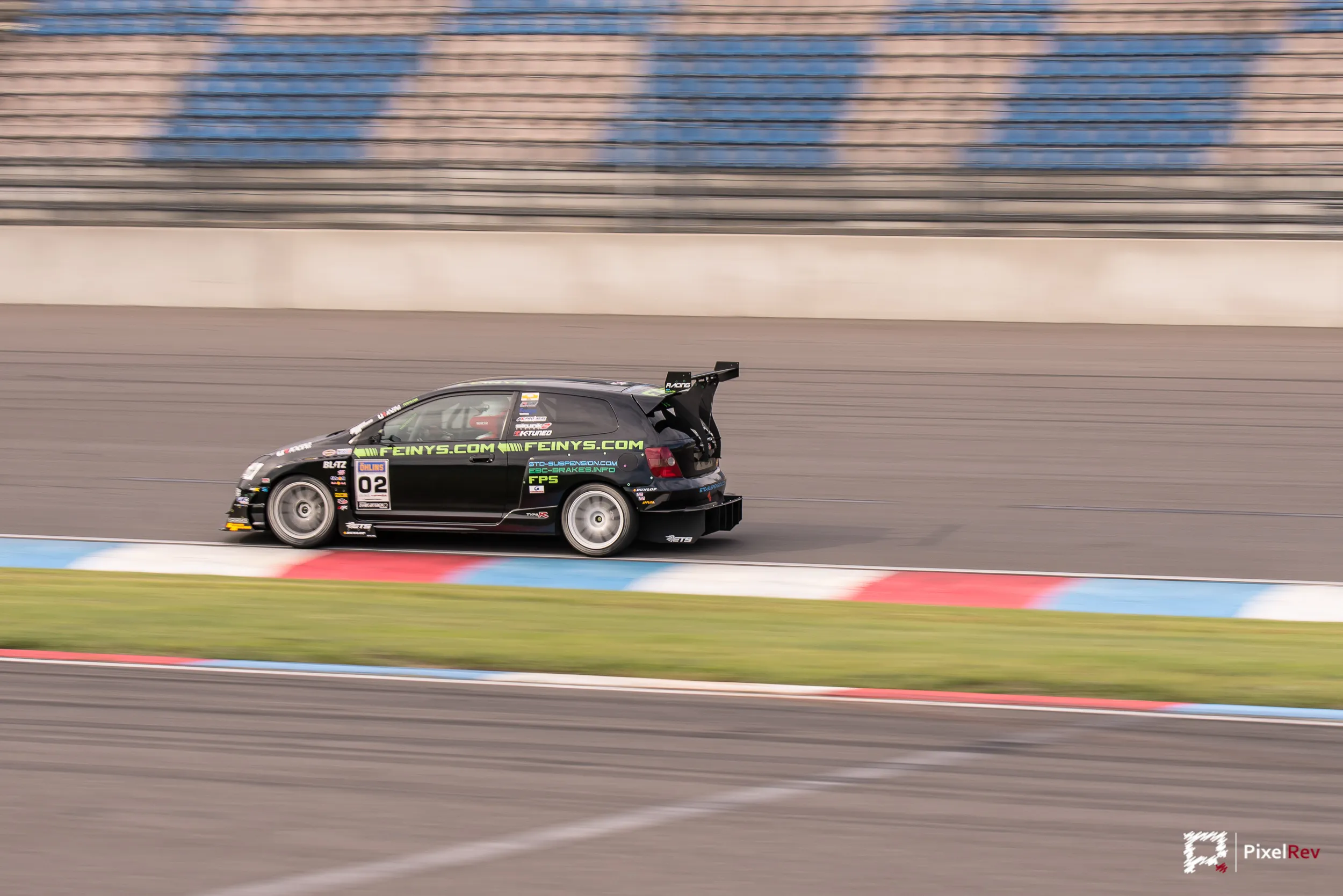 FPS Honda Civic Type R in Fahrt über die Curbs am Lausitzring