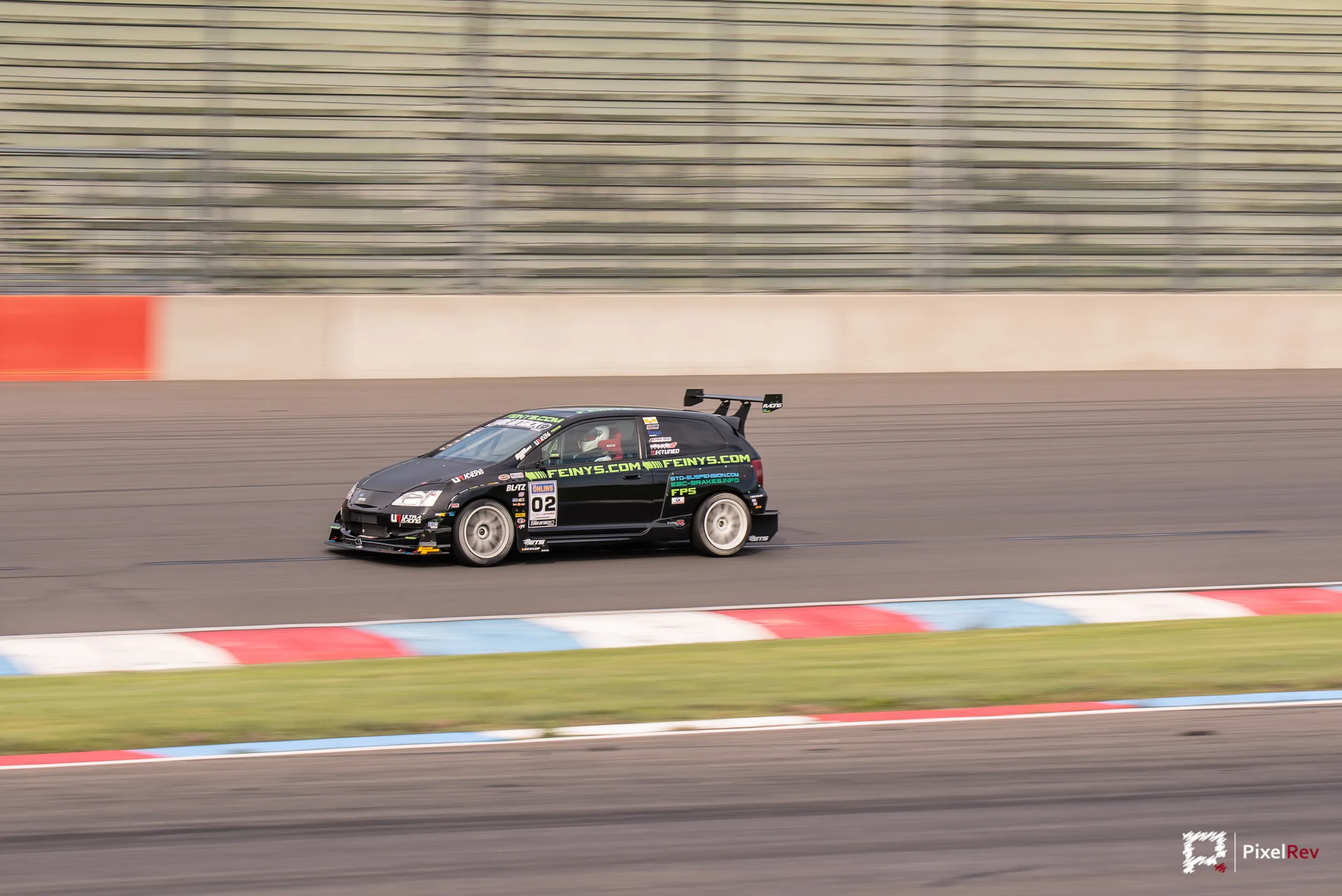 FPS Honda Civic Type R im Mitzieher auf der Strecke am Lausitzring