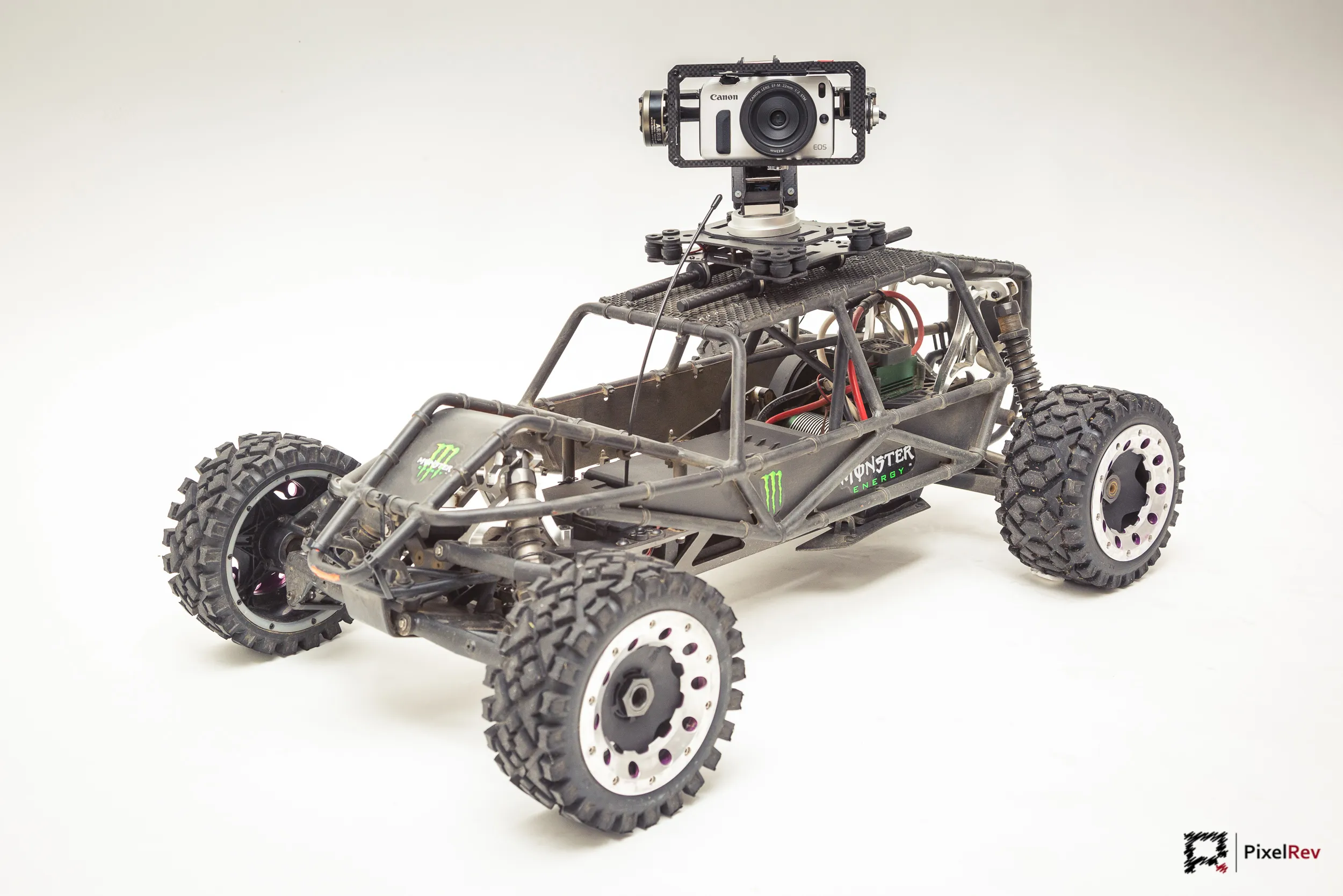 Ferngesteuertes HPI Baja 5B mit Kamera-Gimbal von vorn