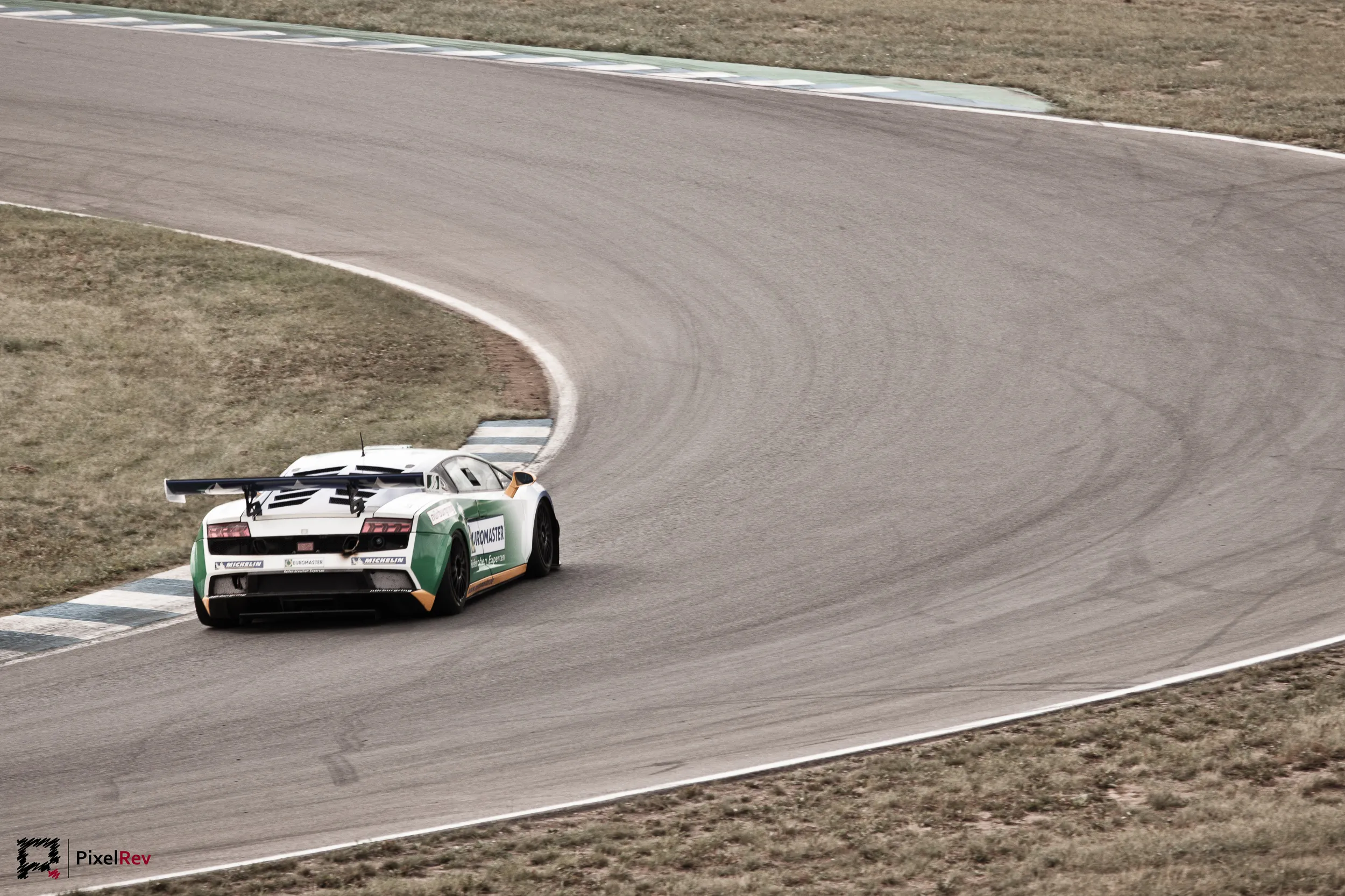 Lamborghini Gallardo GT3 im Rennlook in einer Kurve der Motorsport Arena Oschersleben
