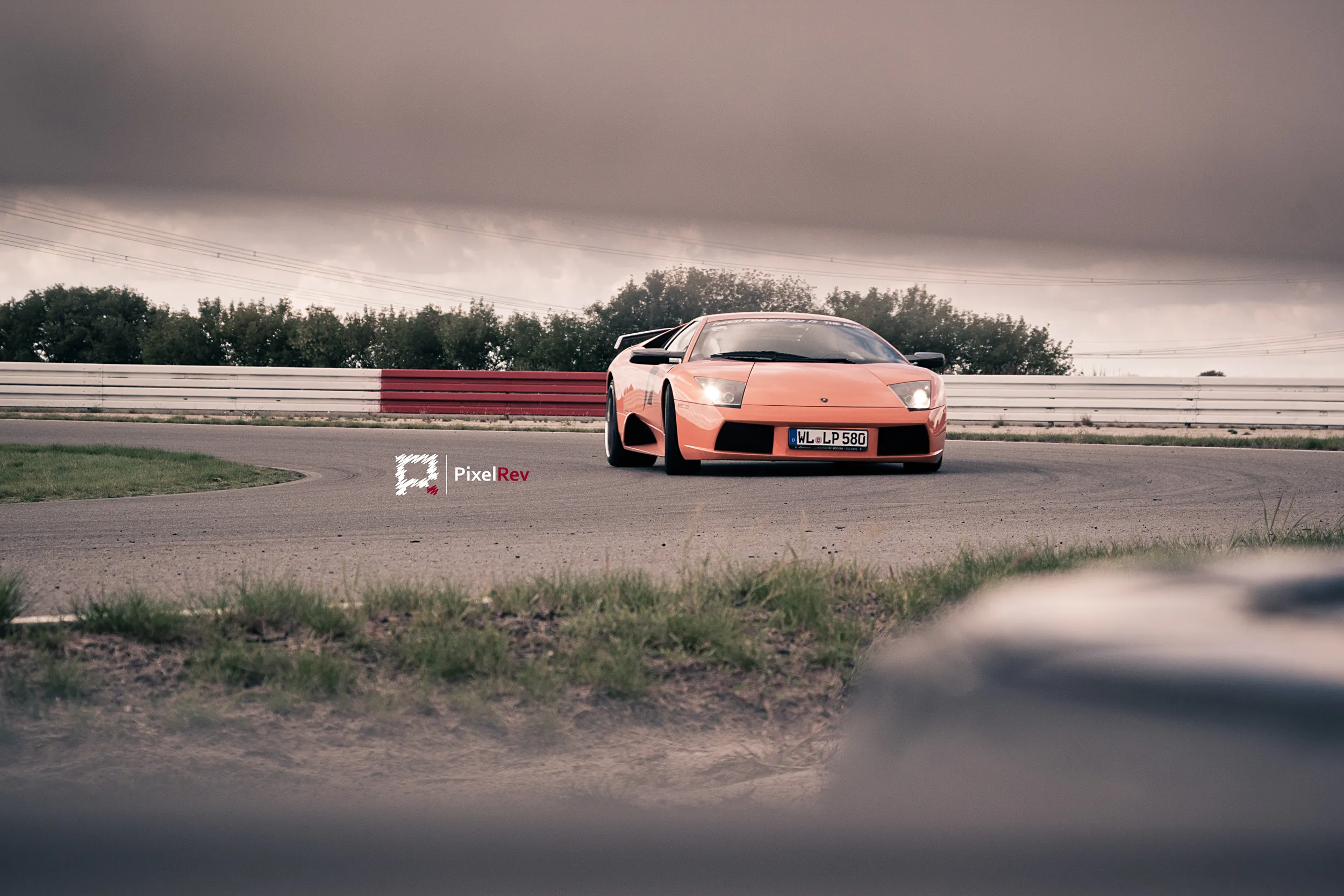 Orangefarbener Lamborghini Murciélago auf der Rennstrecke bei der Sportwagen-Charity 2011