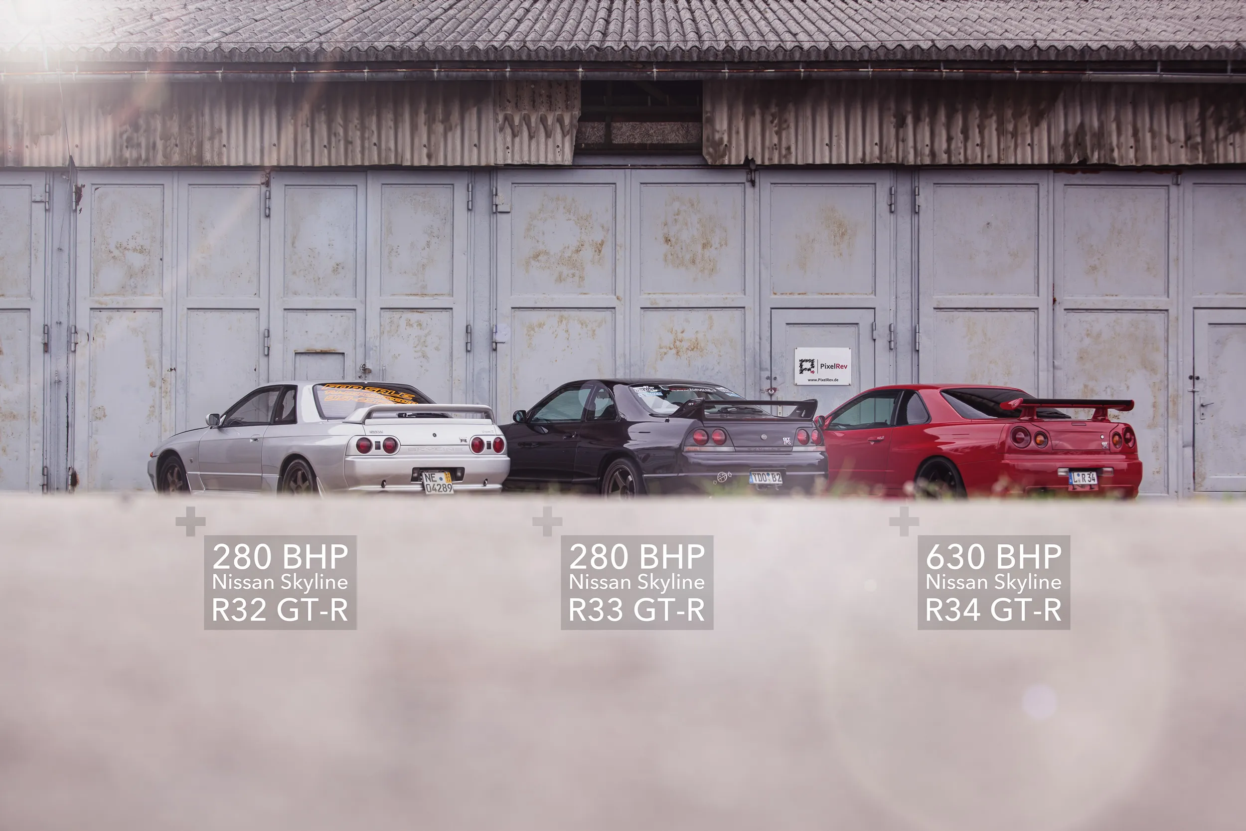 Nissan Skyline R32, R33 und R34 GT-R nebeneinander mit Leistungsangaben