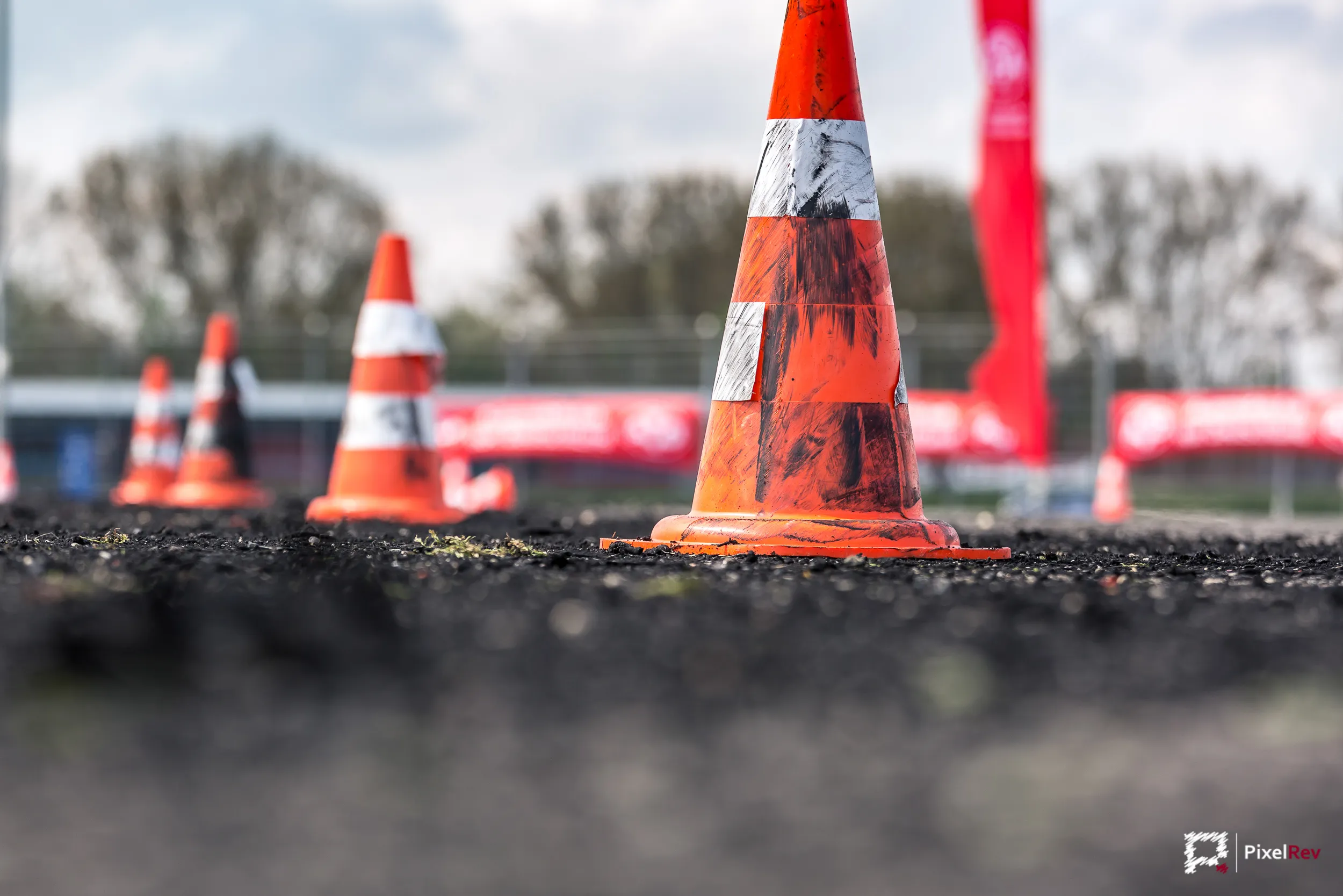 Abgenutzte Pylonen auf der Strecke in Oschersleben